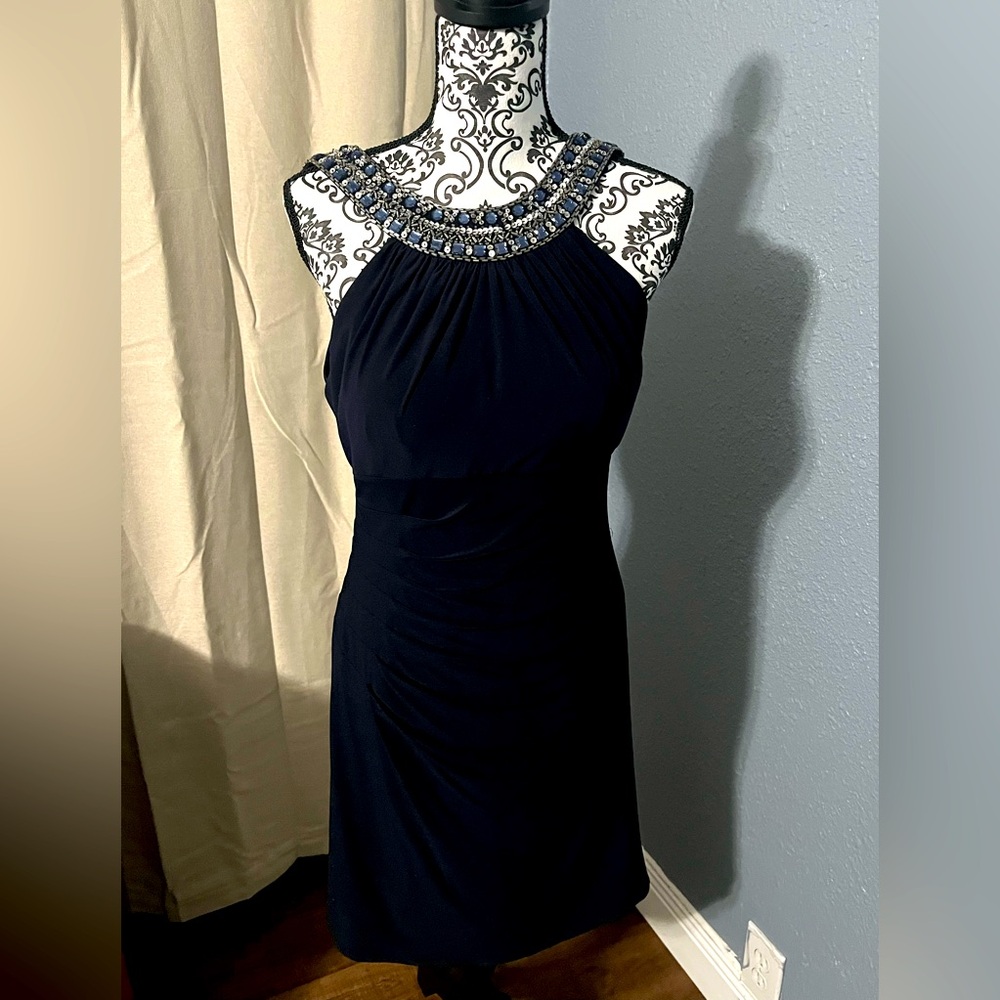 Navy blue dress, perfect for date night.
Soft fabric.